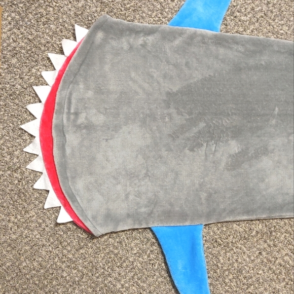 Grey Shark Bite Snuggie Ultra Soft Micromink Shark Tail Sleeping Bag Blanket 50" - Picture 3 of 12